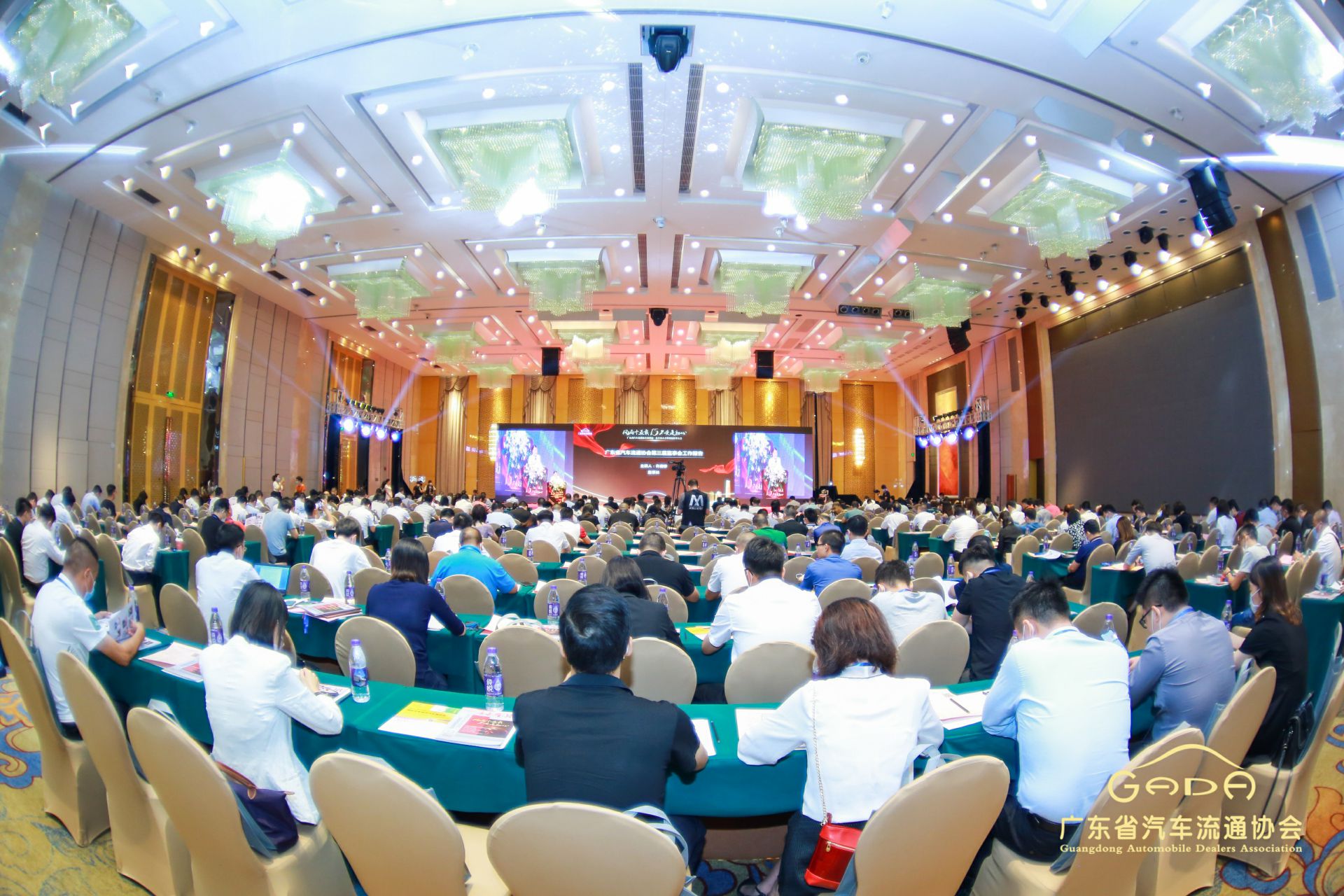 喜报丨半岛·官方站线登入页面-半岛online(中国)“包揽”省汽车流通行业颁奖礼53项大奖(图1)